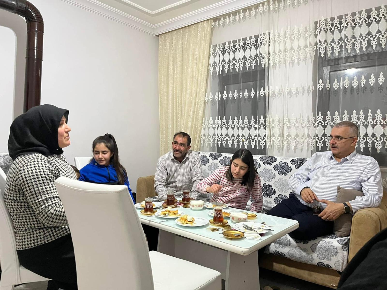 AHLATCI, ŞENEL AİLESİNE MİSAFİR OLDU